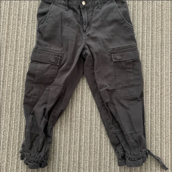 Black Boston Proper capris in GUC - Picture 2 of 5